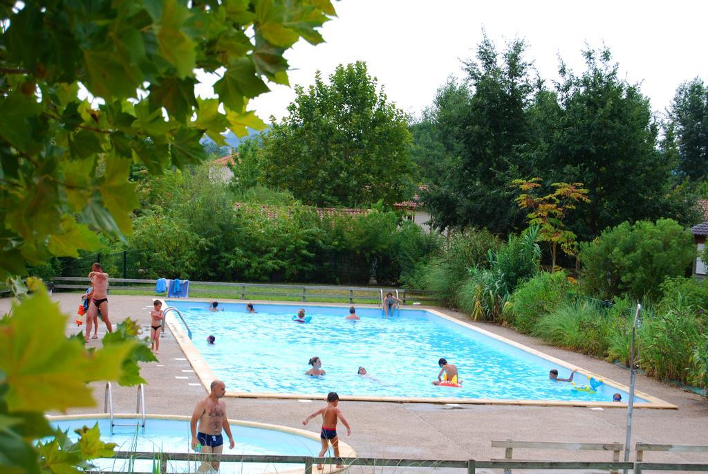 Lagrange Grand Bleu Vacances - Residence Port Lalande Castelmoron-sur-Lot Exteriör bild