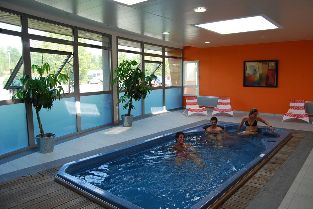 Lagrange Grand Bleu Vacances - Residence Port Lalande Castelmoron-sur-Lot Exteriör bild