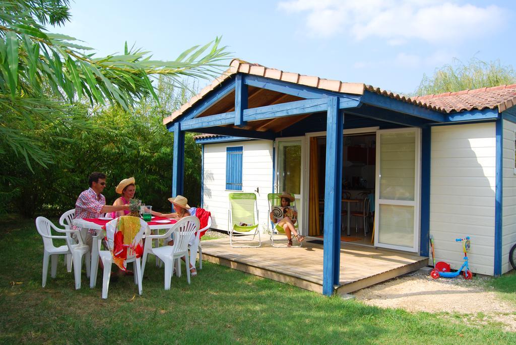 Lagrange Grand Bleu Vacances - Residence Port Lalande Castelmoron-sur-Lot Exteriör bild