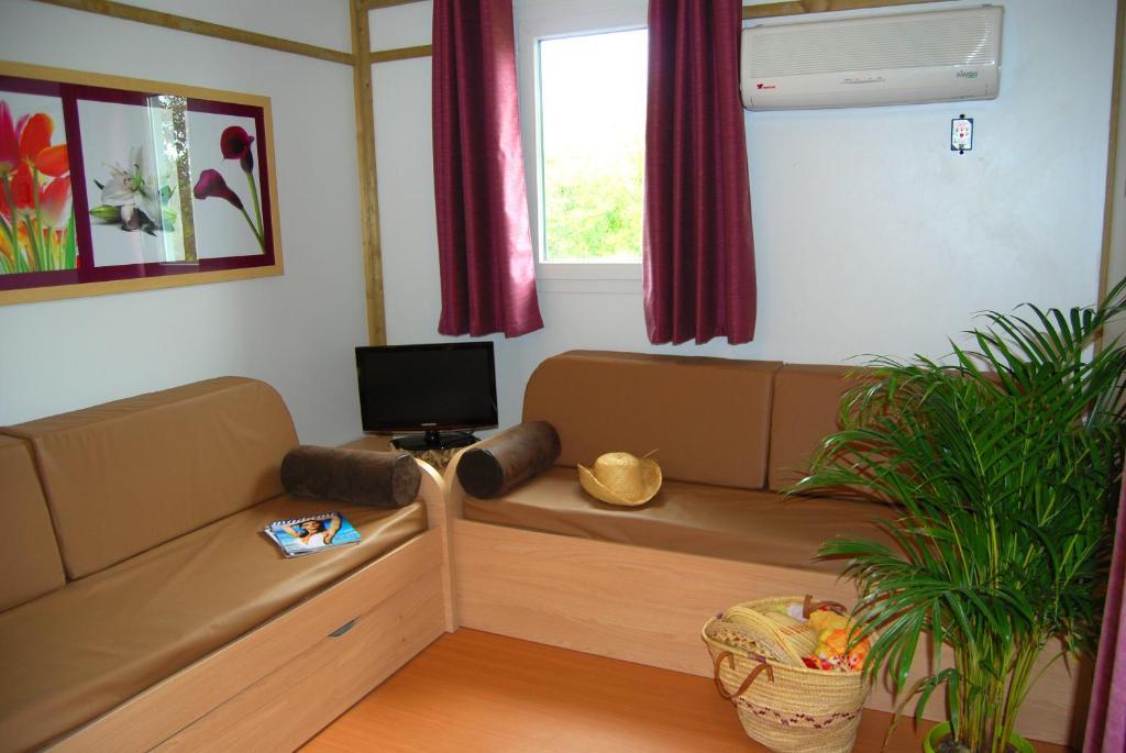 Lagrange Grand Bleu Vacances - Residence Port Lalande Castelmoron-sur-Lot Rum bild
