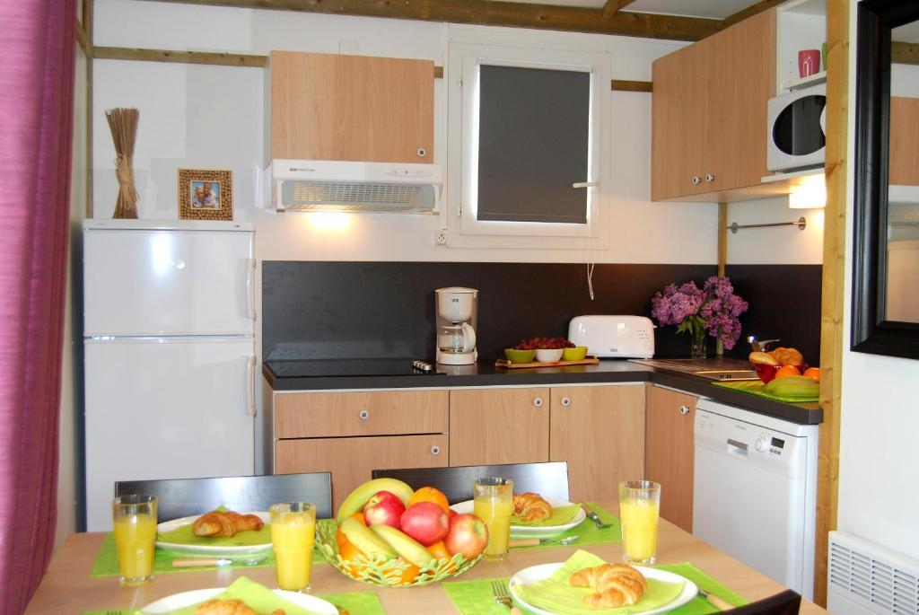 Lagrange Grand Bleu Vacances - Residence Port Lalande Castelmoron-sur-Lot Rum bild
