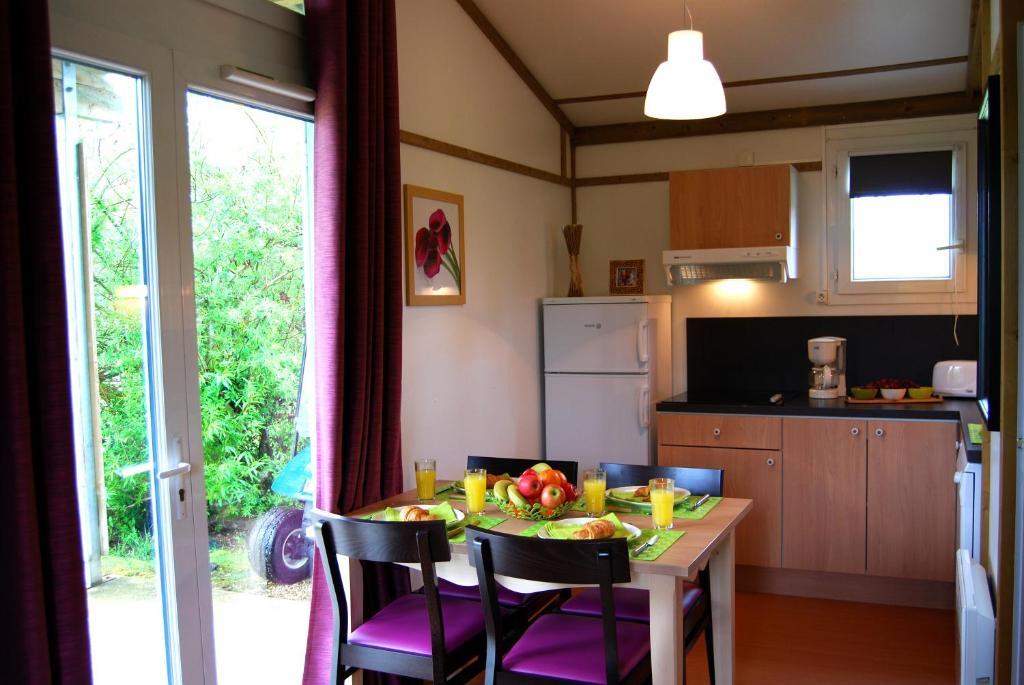 Lagrange Grand Bleu Vacances - Residence Port Lalande Castelmoron-sur-Lot Rum bild