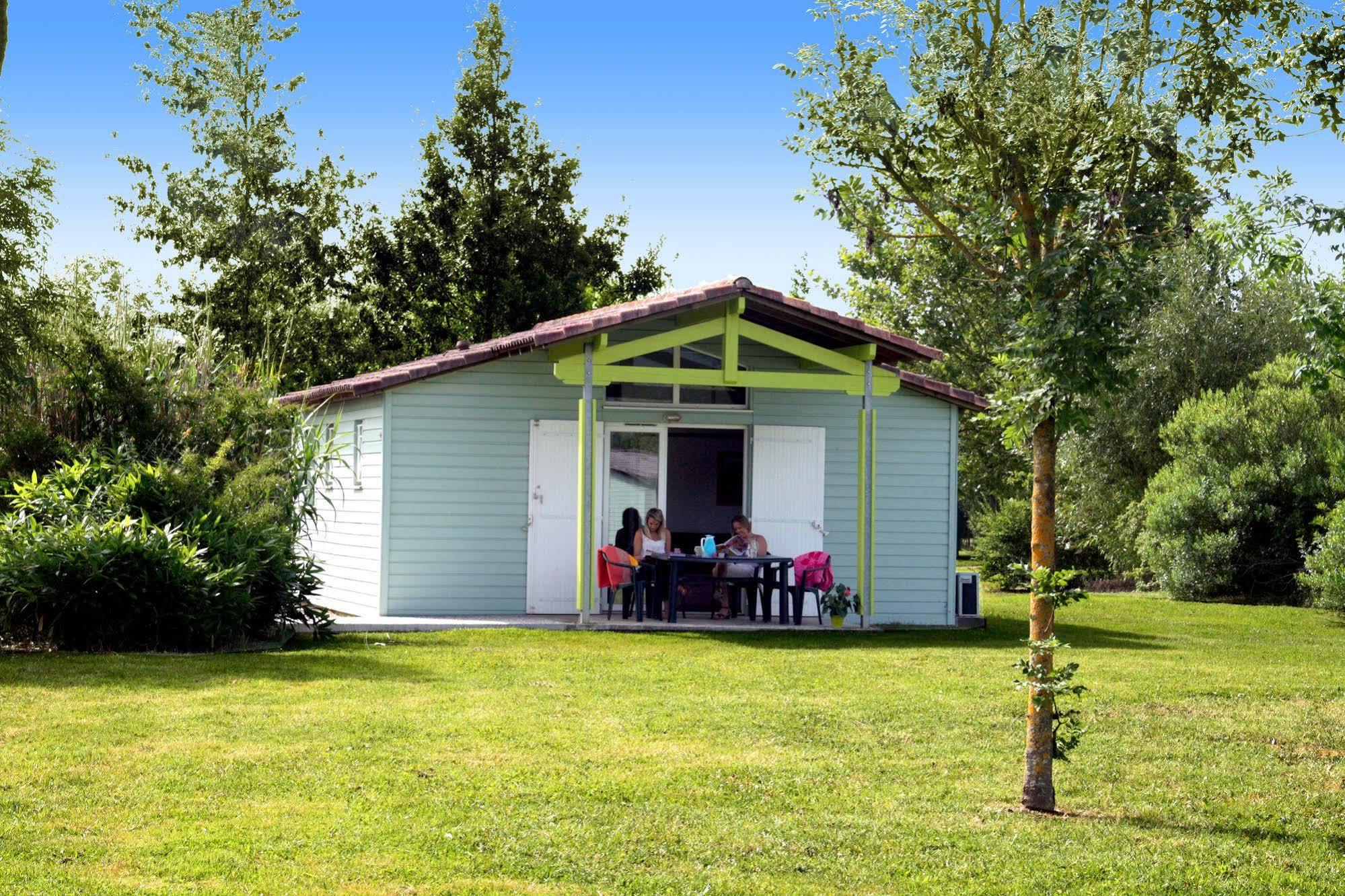 Lagrange Grand Bleu Vacances - Residence Port Lalande Castelmoron-sur-Lot Exteriör bild