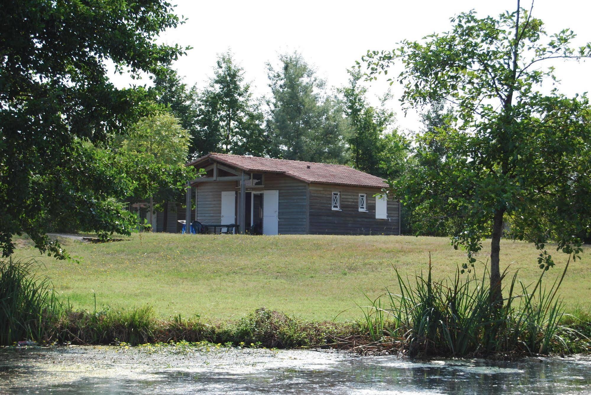 Lagrange Grand Bleu Vacances - Residence Port Lalande Castelmoron-sur-Lot Exteriör bild