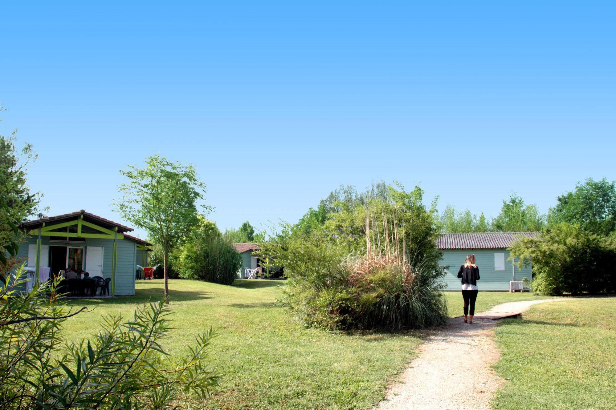 Lagrange Grand Bleu Vacances - Residence Port Lalande Castelmoron-sur-Lot Exteriör bild